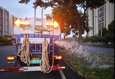 漳河新區城市管理服務中心 精準施策，為園林植物“解渴”，守護城市綠蔭